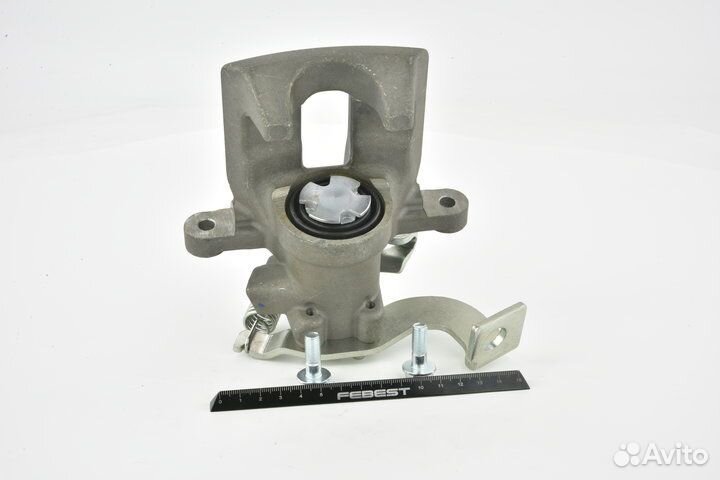 Суппорт тормозной задний левый toyota corolla ADE1