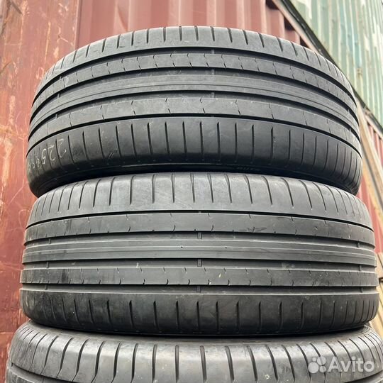 Pirelli P Zero PZ4 225/45 R19