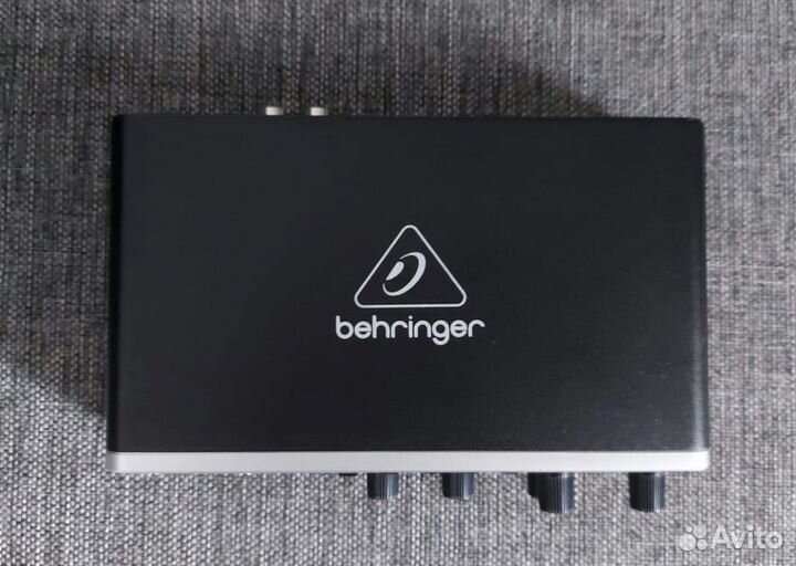 Звуковая карта Behringer U-Phoria umc204hd