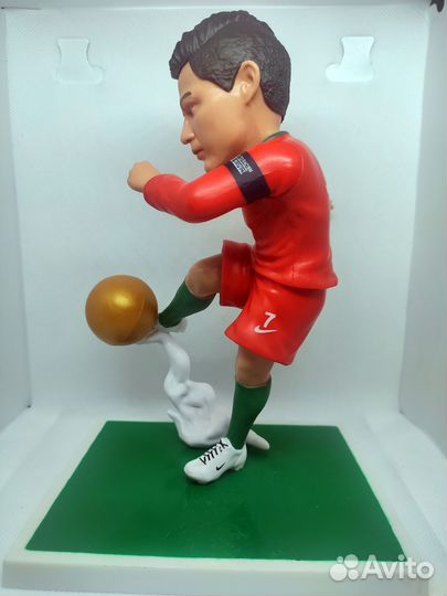 Фигурка Криштиану Роналду