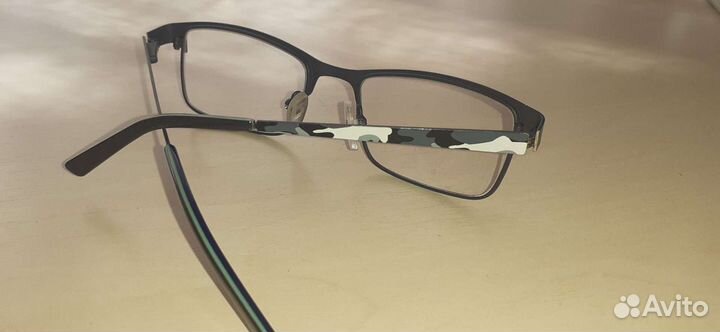 Очки новые в легкой оправе