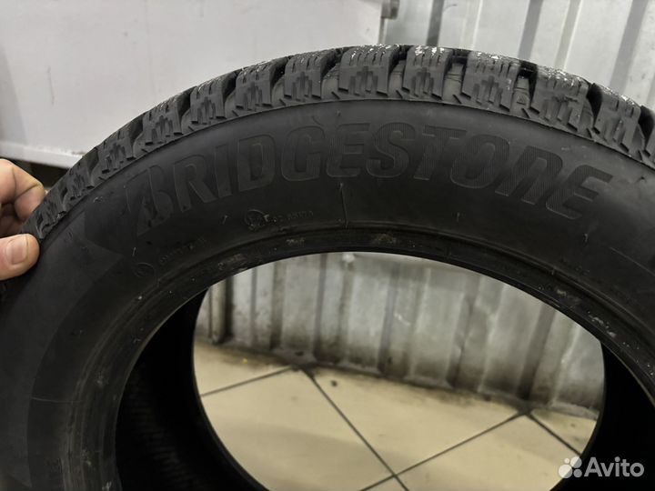 Bridgestone Ice Cruiser 7000S 205/55 R16 94