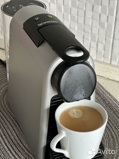 Маленькая, на одну чашку Кофемашина nespresso