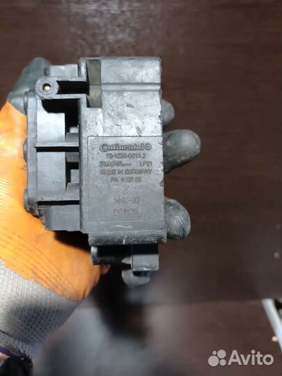 Блок клапанов пневмоподвески Volkswagen Touareg NF