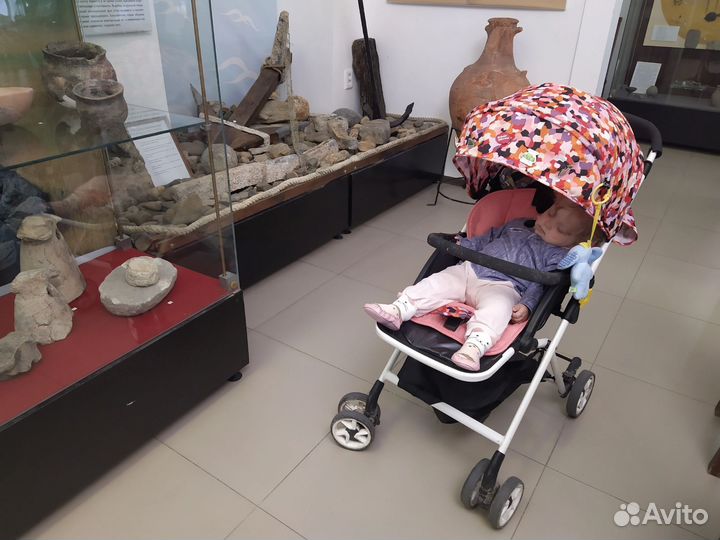 Прогулочная коляска для девочки