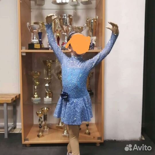 Платьедля выступлений по фигурному катанию