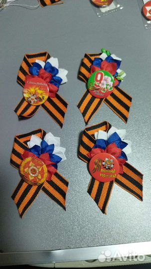 Георгиевская лента, броши, значки, бантики