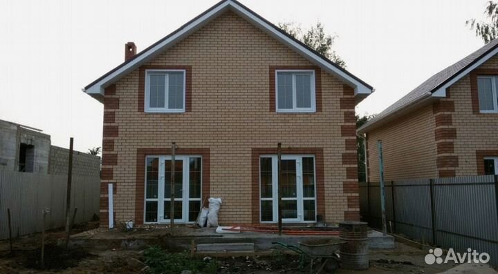 Входная панорамная группа дверь и остекленный вход