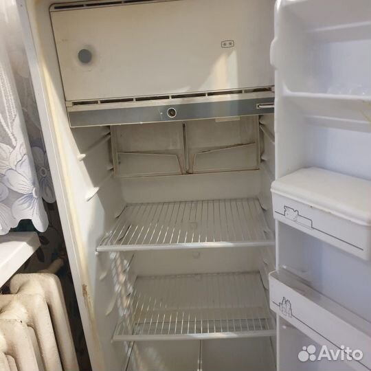 Холодильник Бирюса