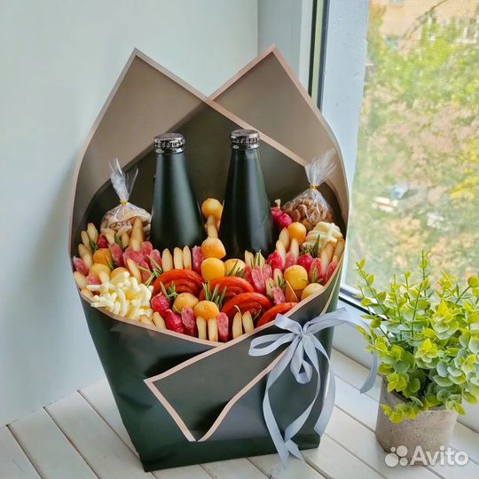 Мужской съедобный букет из колбас