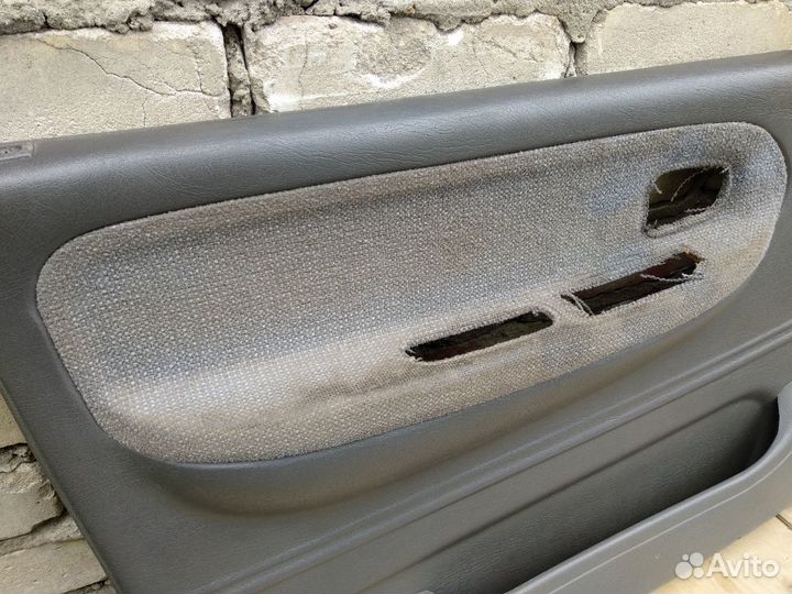 Передняя левая дверная обшивка Kia Sportage 1