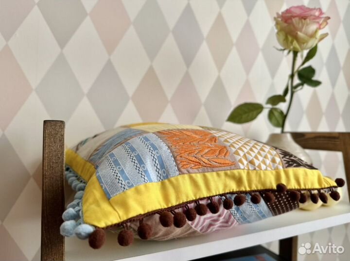 Подушка декоративная в технике пэчворк с вышивкой