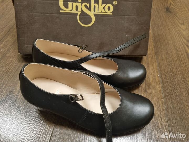 Танцевальные туфли на девочку