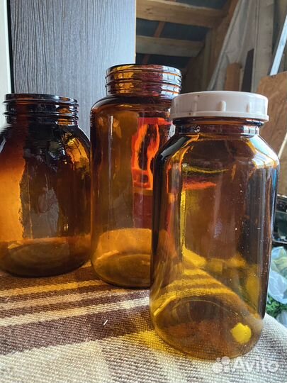 Медицинские банки из темного стекла