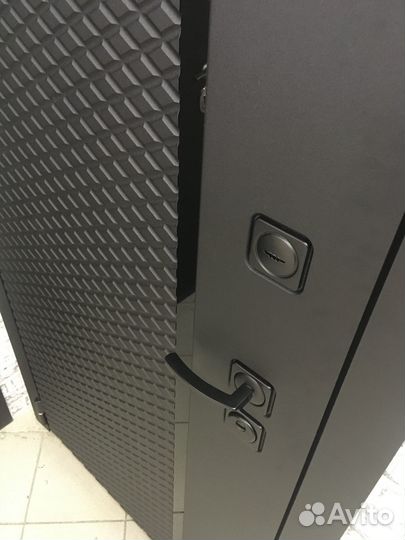 Дверь входная с зеркалом 