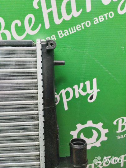 Радиатор охлаждения Renault Logan Largus