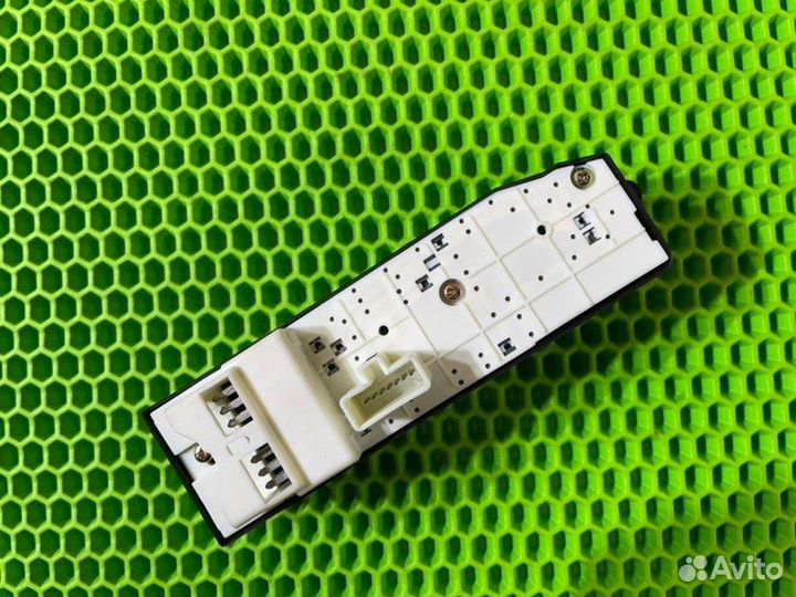 Выключатель стеклоподъемников передний левый