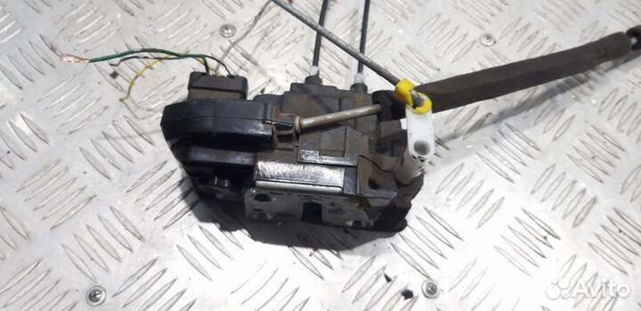 Замок водительской двери Nissan Tiida C11