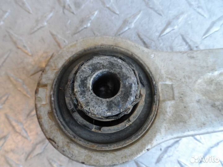 Рычаг передний левый нижний Audi A8 D3