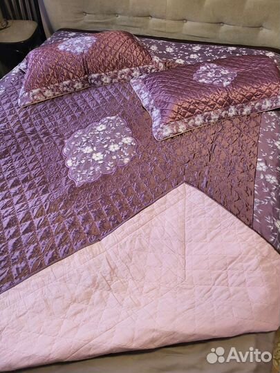 Покрывало и 2 наволочки на двуспальную кровать