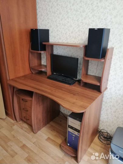 Компьютерный стол