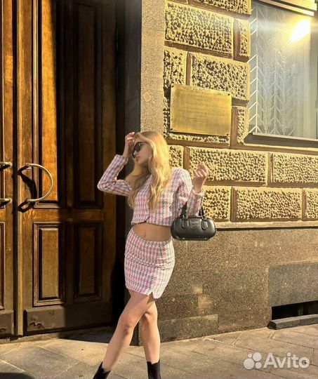 Костюм с короткой юбкой