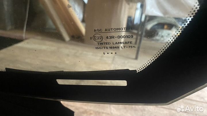 Лобовое стекло Toyota Land Cruiser 200 Lexus LX570