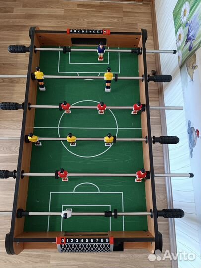 Настольный футбол (кикер)