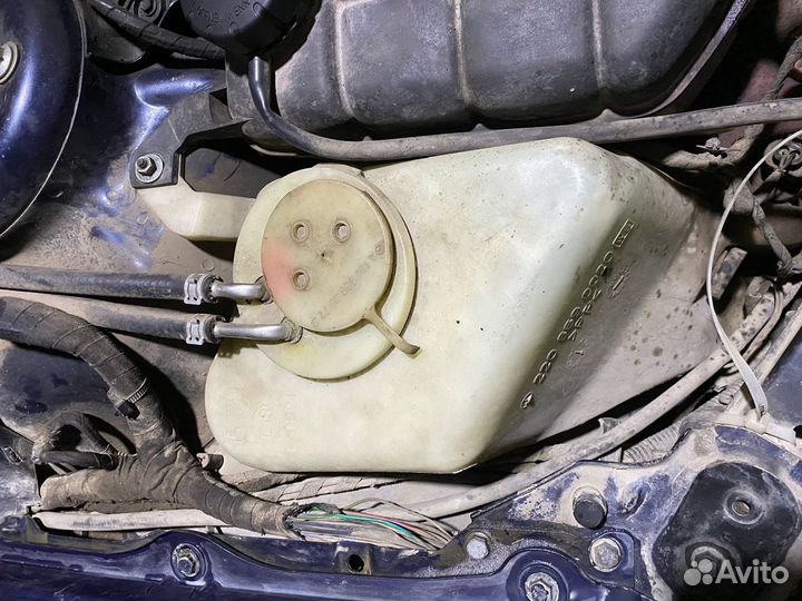 Бочок омывателя Mercedes W220