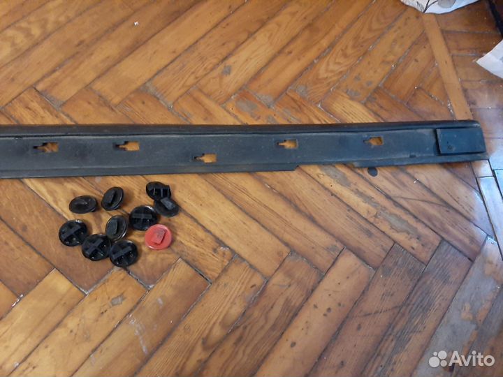 Накладка на порог резиновая левая от мазды 3 хечбе