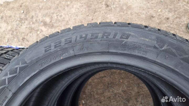 Windforce Snowblazer UHP 225/45 R18 95V