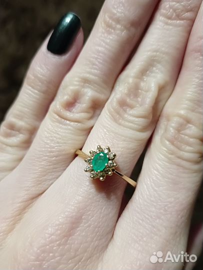 Кольцо с изумрудом и бриллиантами
