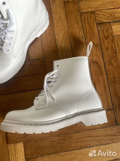 Dr martens 1460 mono white