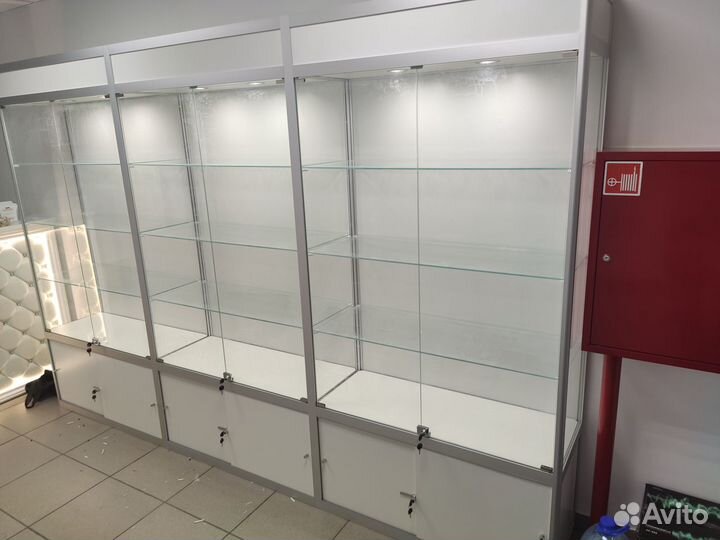 Витрины стеклянные из алюминиевого профиля