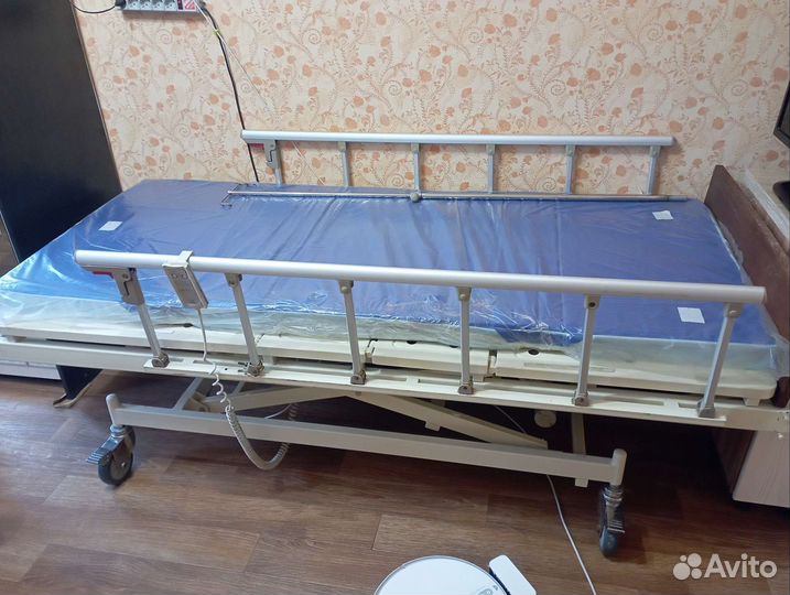 Кровать для лежачих больных с электроприводом