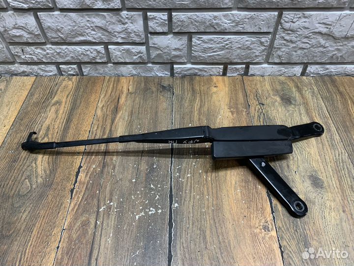 VW Touareg NF Поводок стеклоочистителя передний