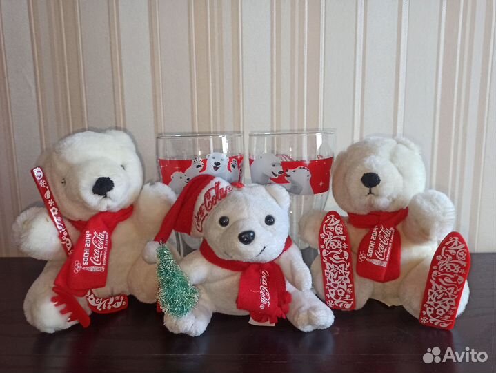 Стаканы и мишки кока-кола