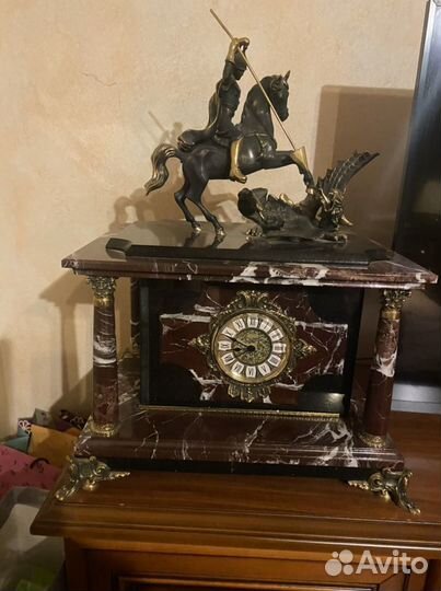 Настольные часы и сейф из натурального камнч яшмы