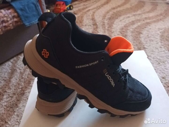Кроссовки мужские 42 размер новые