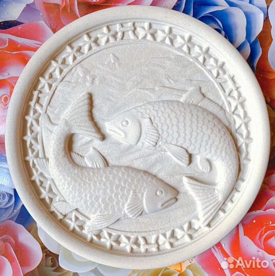 Барельеф из гипса Рыбы