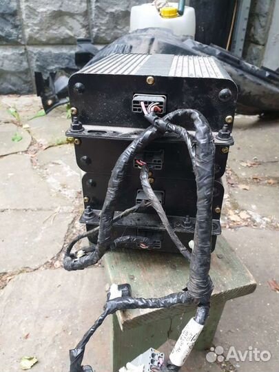 Усилитель Shaker 1000 от форд мустанг 2005