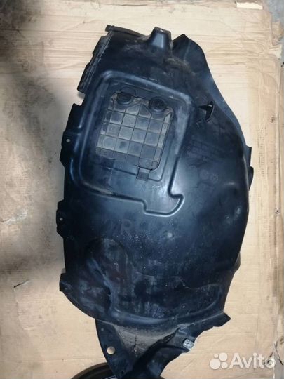 Подкрылок передний правый комплект Mercedes-Benz