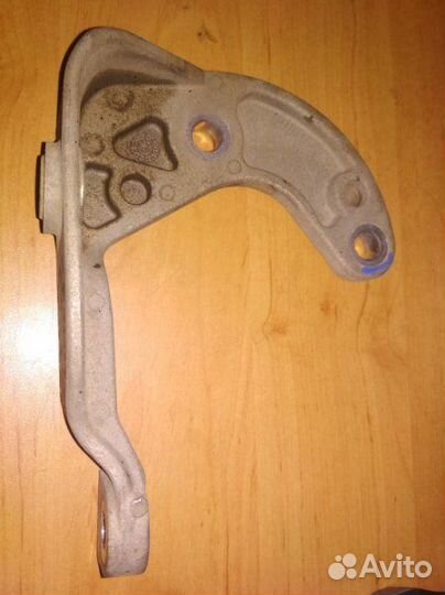 Кронштейн раздатки Renault Duster