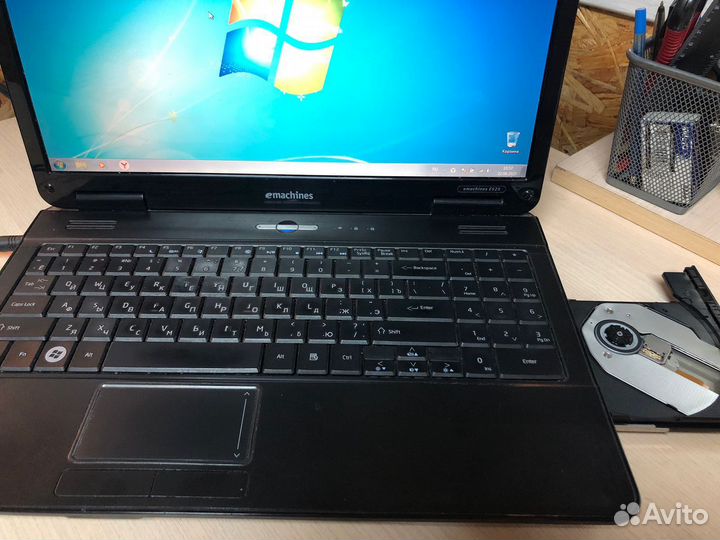 Ноутбук emachines e525