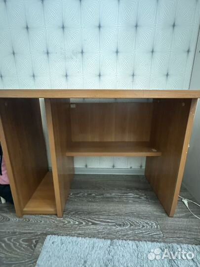 Компьютерный стол деревянный