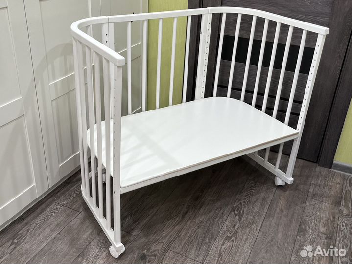 Продам прикроватную кроватку для новорожденного