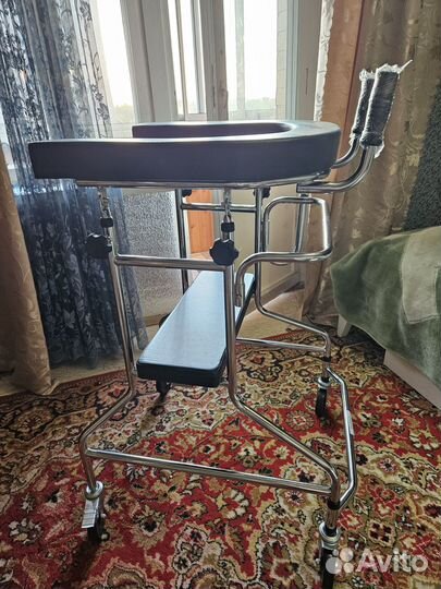 Ходунки для инвалидов на колесах