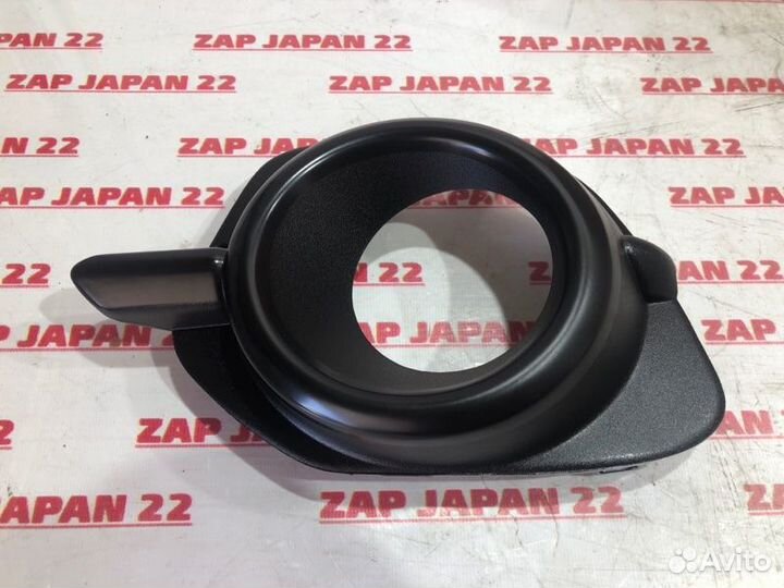 Рамка противотуманной фары передняя правая