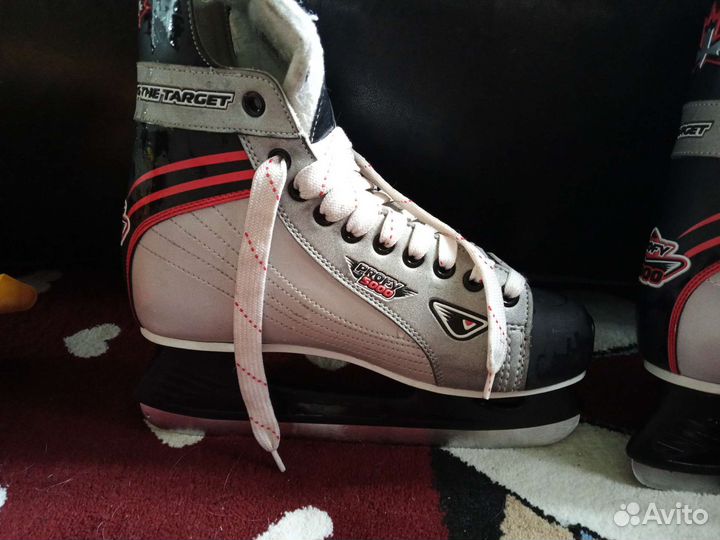 Коньки хоккейные