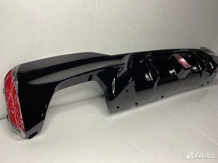 BMW G3O Диффузор перфоманс с доп. стоп сигналом